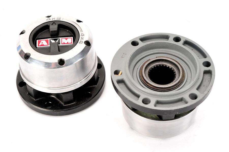 Set 2 butuci roată manuali pentru SUZUKI SAMURAI 1.0 / 1.3 4x4 (SJ410, SJ413, SJ70–SJ80)